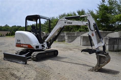 bobcat 331 thumbs up